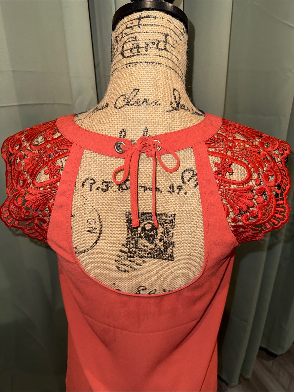 Express Coral Lace-Shoulder Keyhole Sleeveless Top - Picture 4 of 7